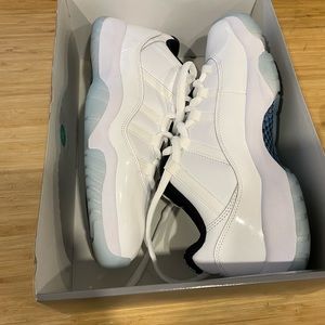 Jordan 11 legend blue